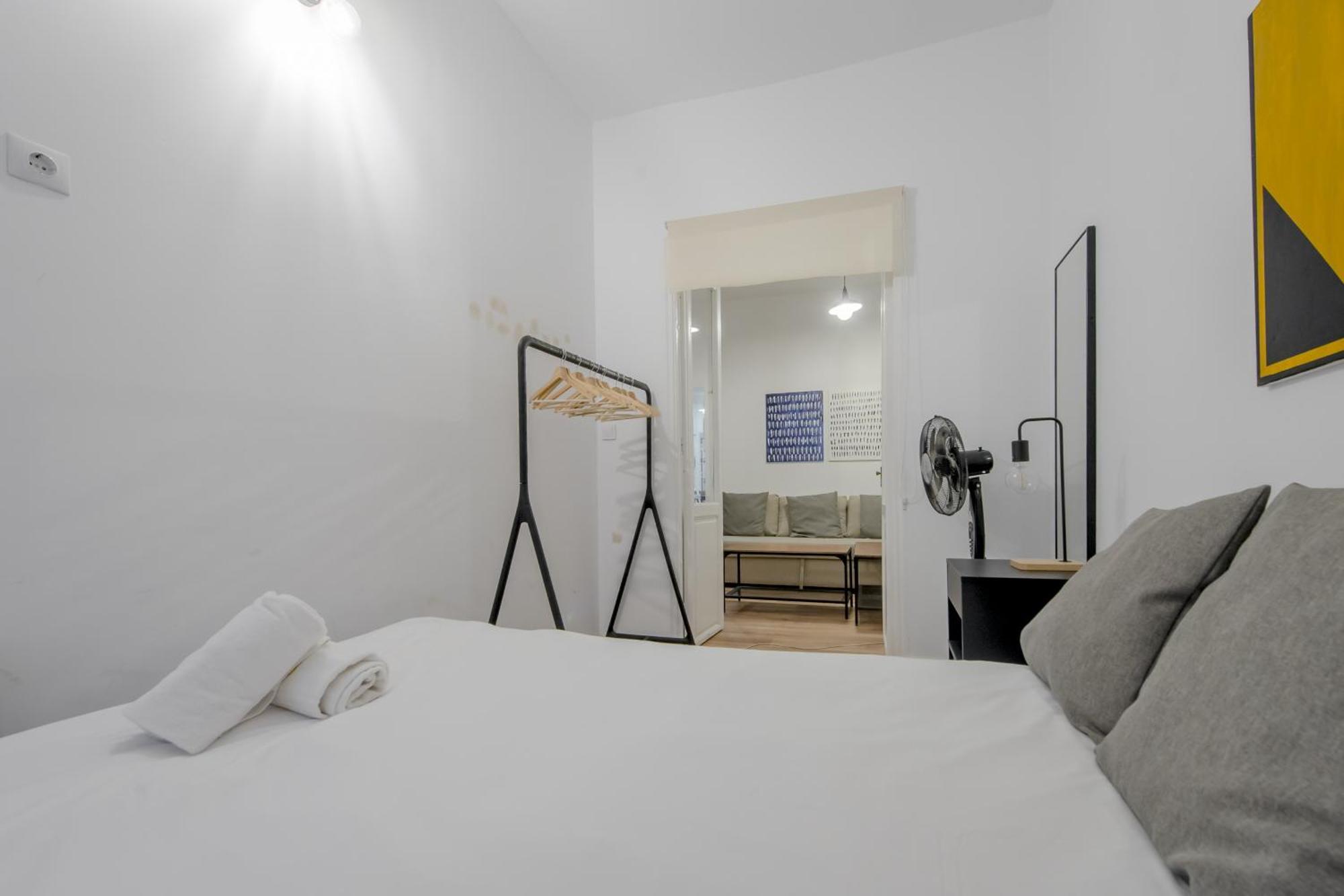 C-Cabeza Cool Apt Para 7 Al Lado De Tirso De Molina E1 マドリード エクステリア 写真