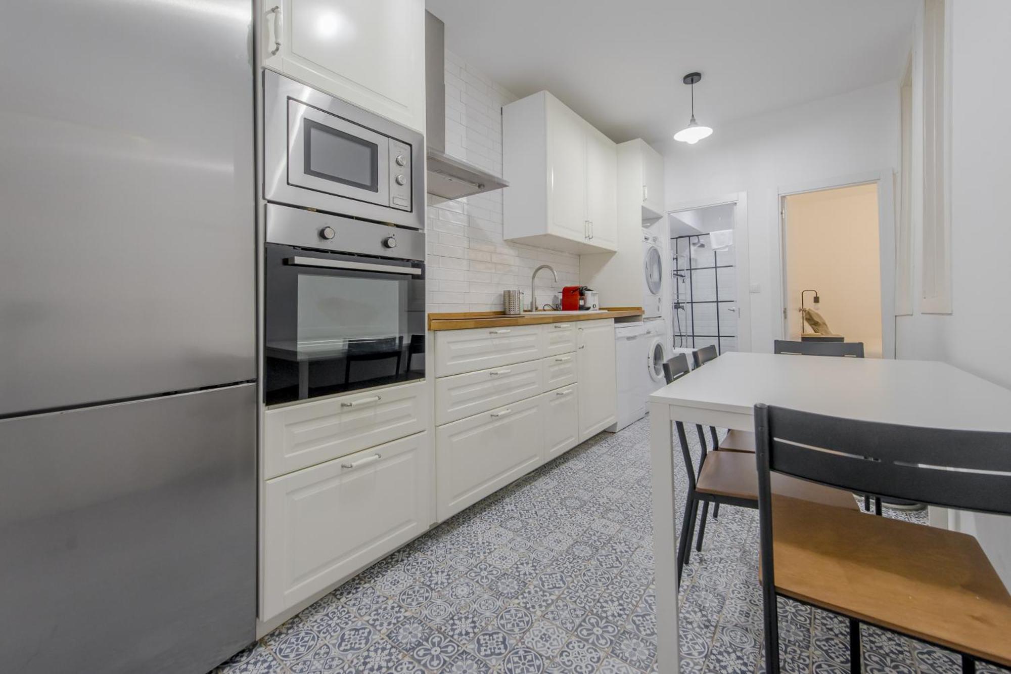 C-Cabeza Cool Apt Para 7 Al Lado De Tirso De Molina E1 マドリード エクステリア 写真