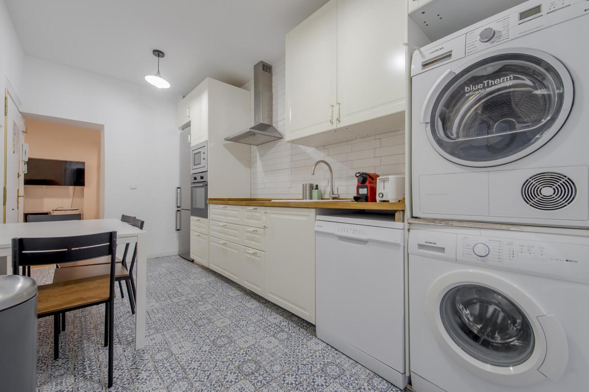 C-Cabeza Cool Apt Para 7 Al Lado De Tirso De Molina E1 マドリード エクステリア 写真
